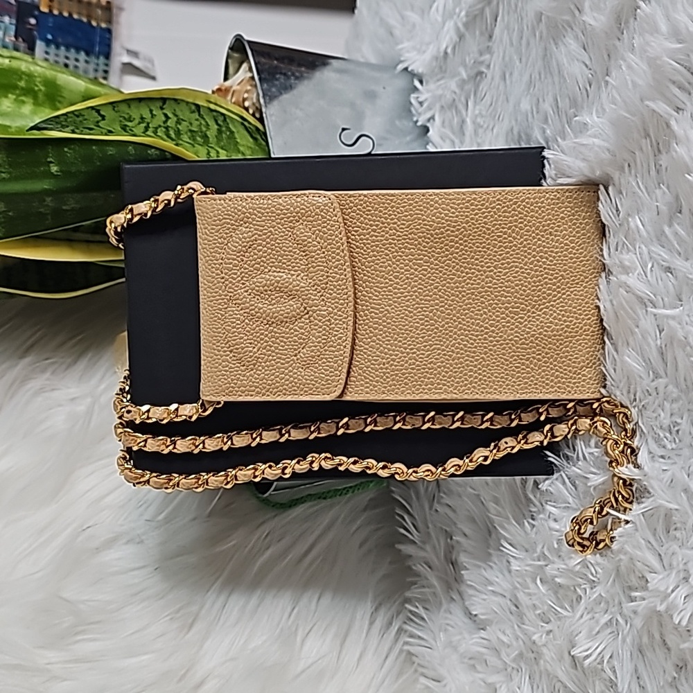 #05860-0830 CHANEL CELLPHONE HOLDER CROSSBODY BAG